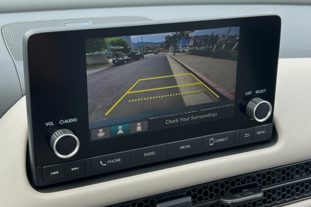 Vehicle image 21 of 32