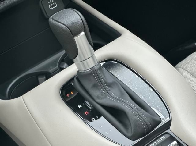 Vehicle image 17 of 20