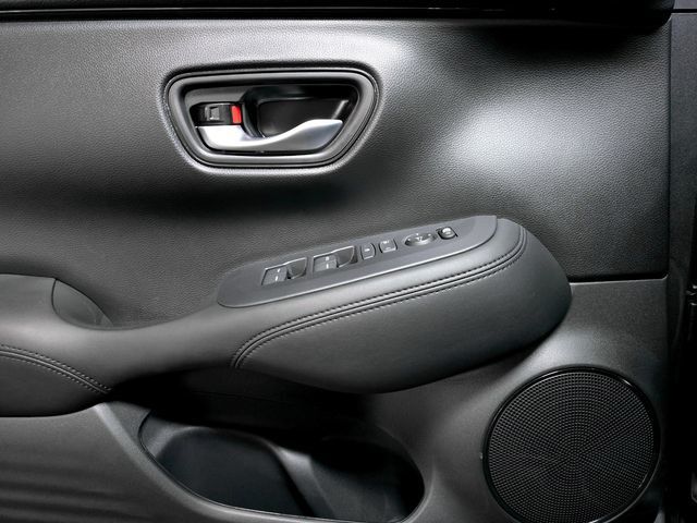 Vehicle image 27 of 39