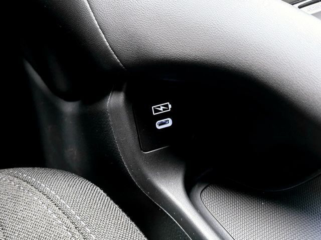 Vehicle image 34 of 39