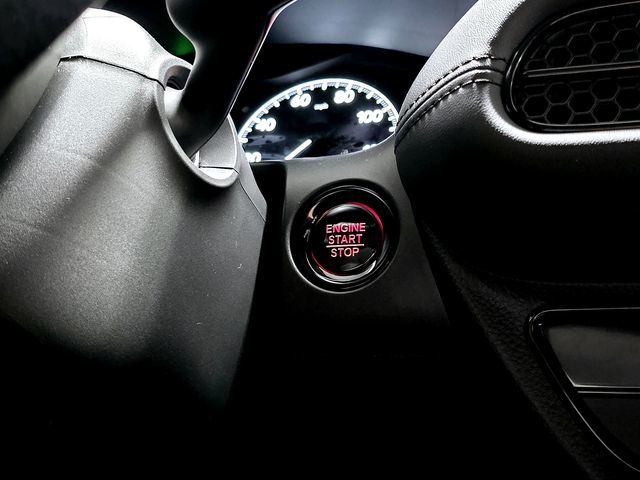 Vehicle image 33 of 39