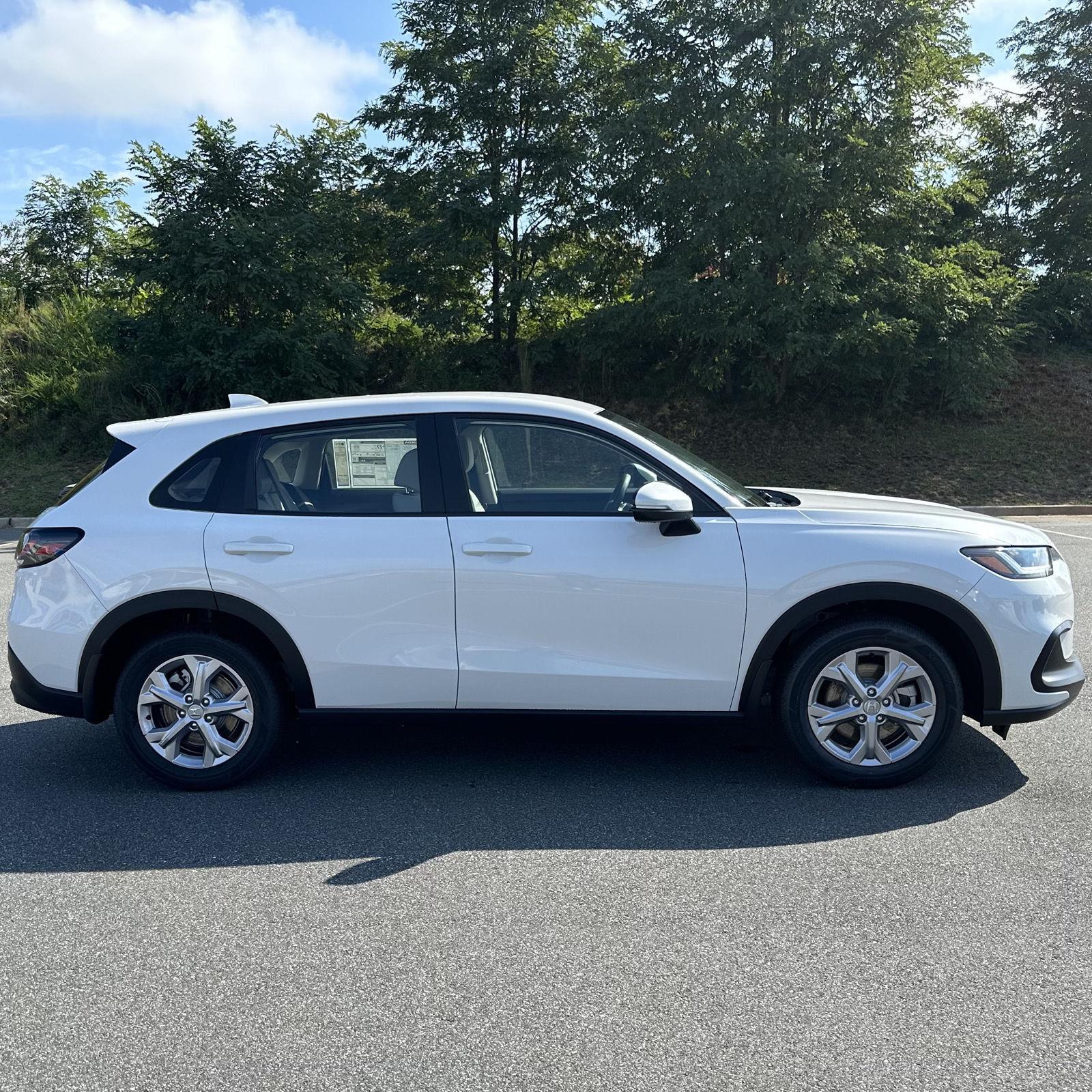 Vehicle image 4 of 28