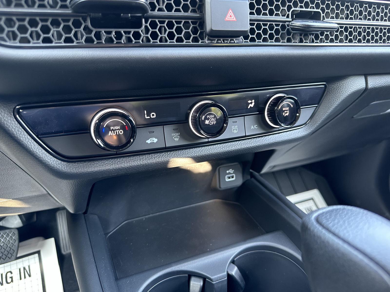 Vehicle image 23 of 28