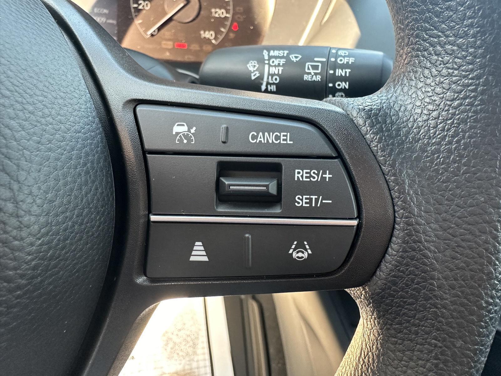 Vehicle image 17 of 28
