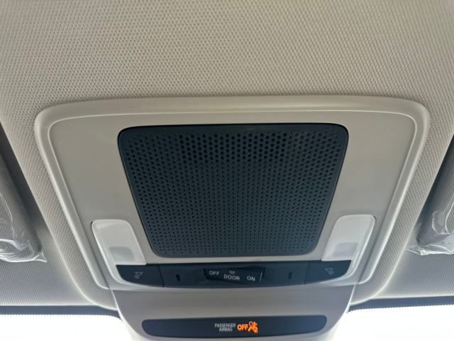 Vehicle image 27 of 34