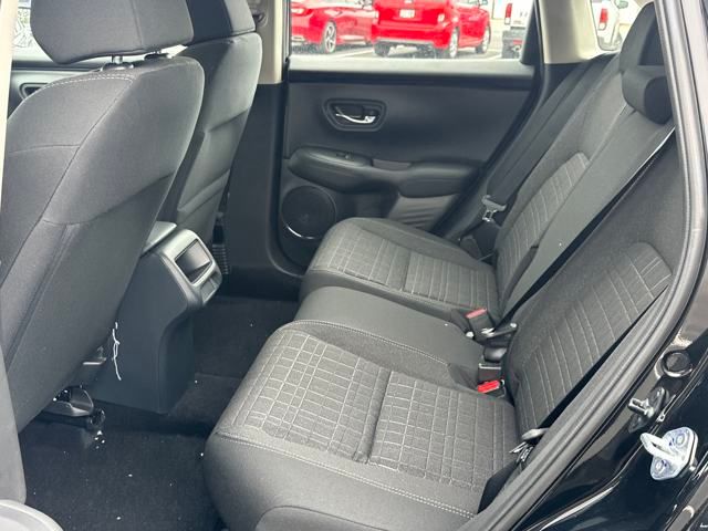 Vehicle image 13 of 34