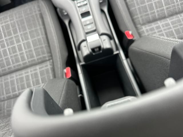 Vehicle image 28 of 34