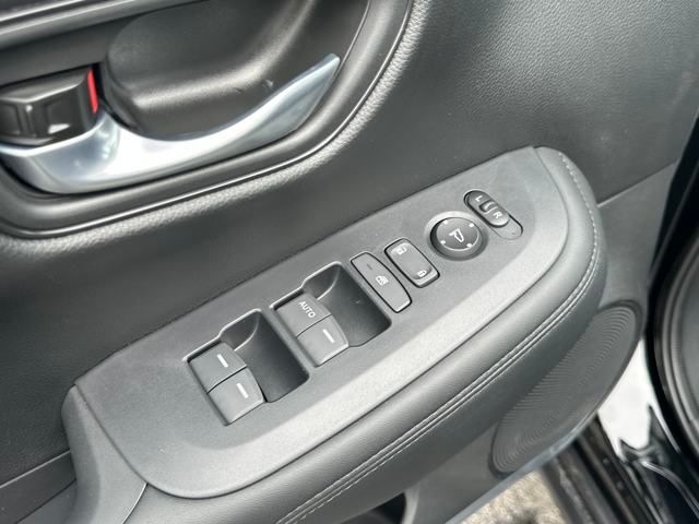 Vehicle image 11 of 34