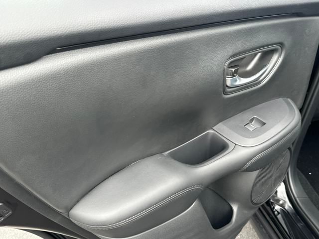 Vehicle image 14 of 34
