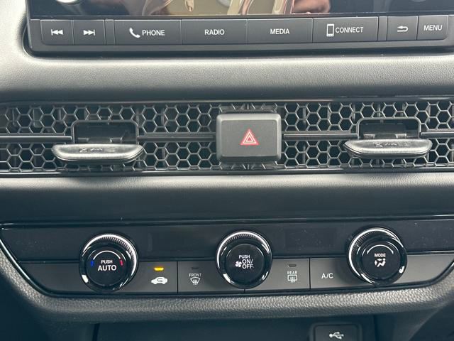 Vehicle image 20 of 34