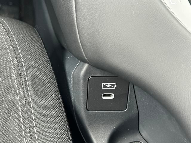 Vehicle image 22 of 34