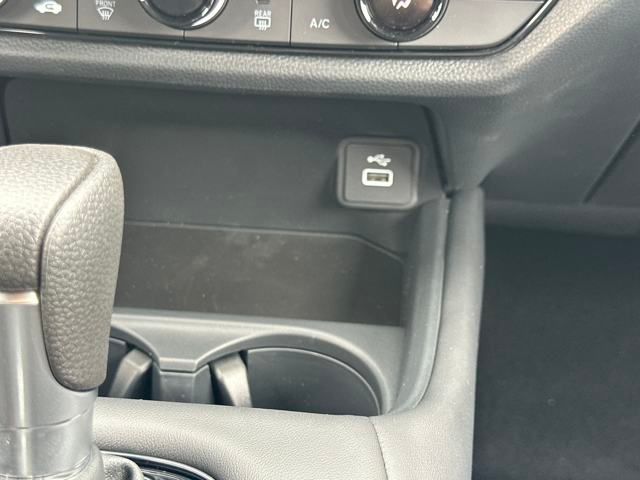 Vehicle image 21 of 34