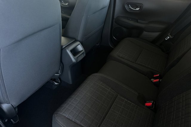Vehicle image 13 of 33