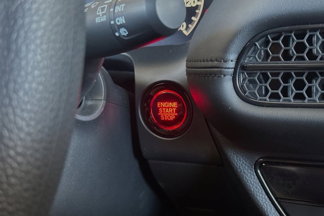 Vehicle image 25 of 33