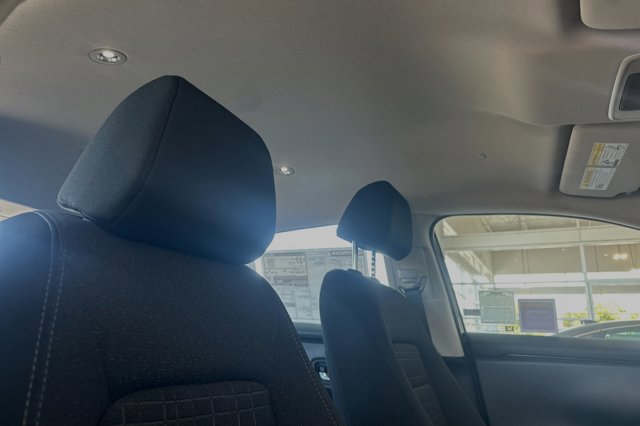 Vehicle image 19 of 33