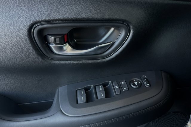 Vehicle image 11 of 33