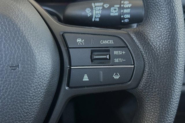 Vehicle image 28 of 33
