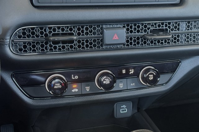 Vehicle image 23 of 33