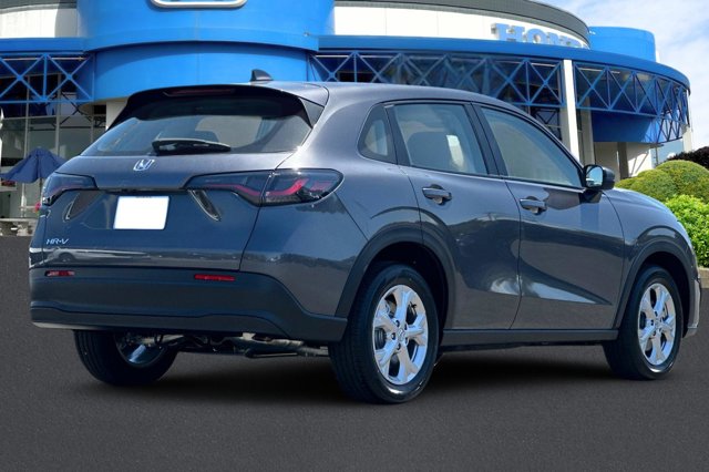 Vehicle image 8 of 33