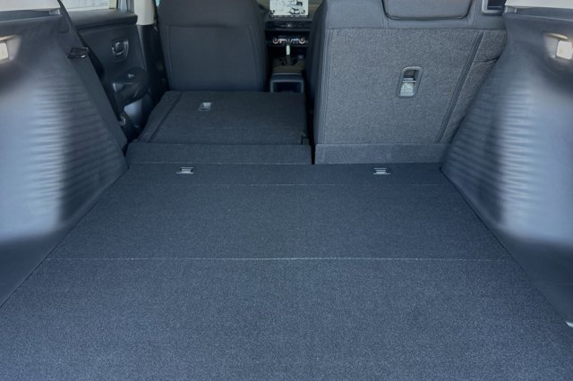 Vehicle image 17 of 33
