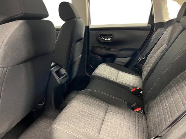 Vehicle image 26 of 31