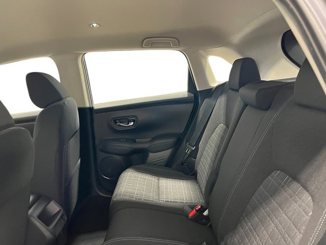 Vehicle image 26 of 31