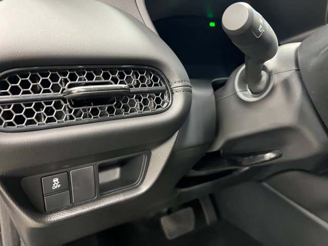 Vehicle image 16 of 31