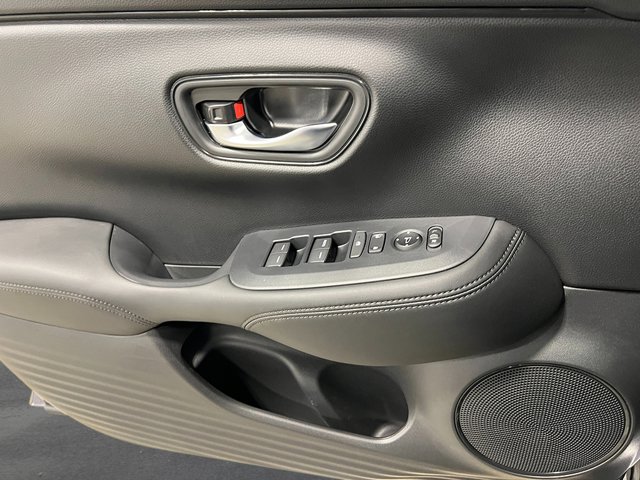 Vehicle image 13 of 31