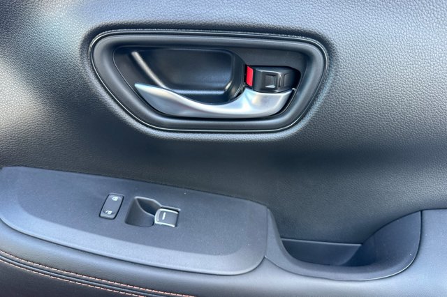 Vehicle image 19 of 33