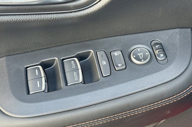 Vehicle image 12 of 33