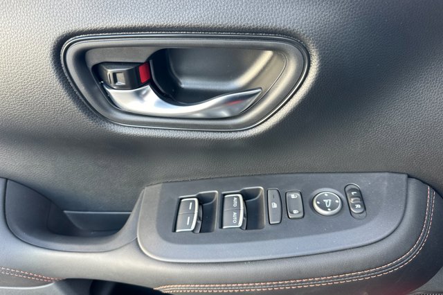 Vehicle image 11 of 33