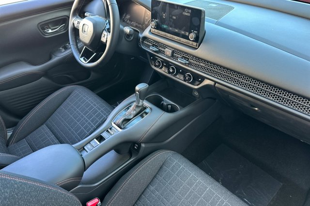 Vehicle image 17 of 33