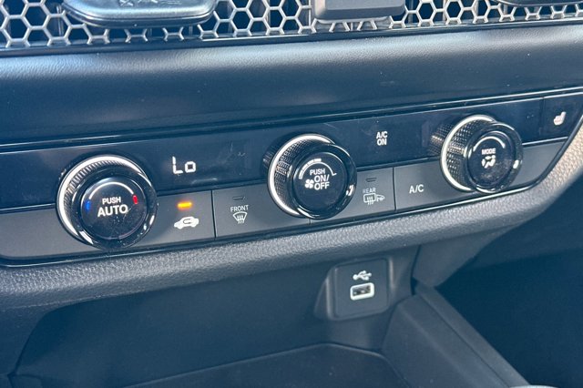 Vehicle image 22 of 33