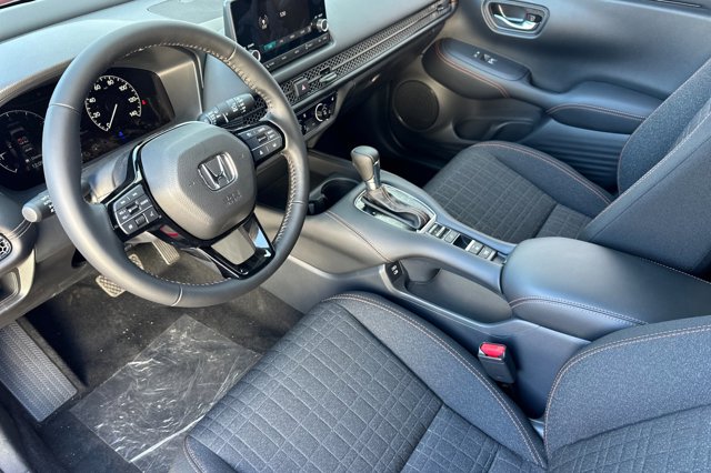 Vehicle image 10 of 33