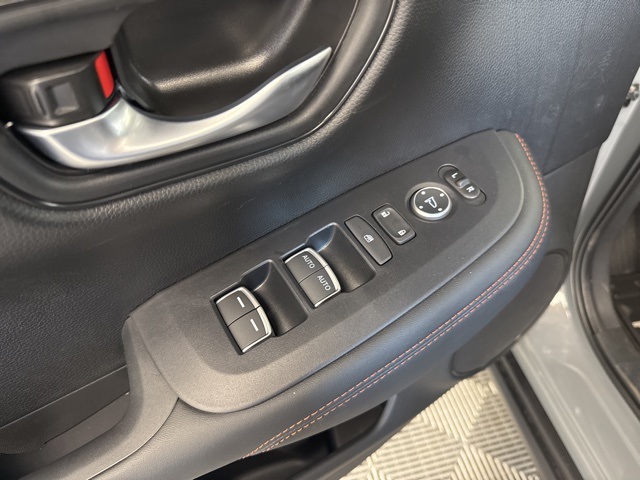 Vehicle image 12 of 30
