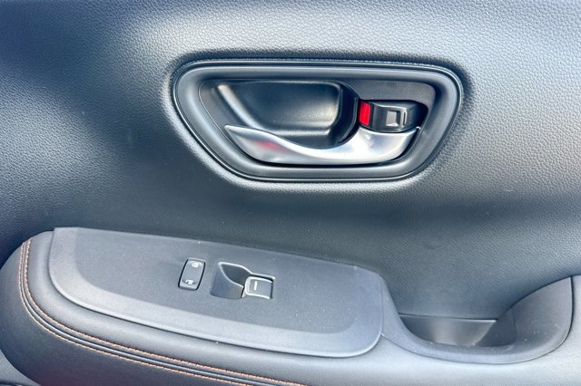 Vehicle image 19 of 33