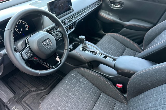 Vehicle image 10 of 33