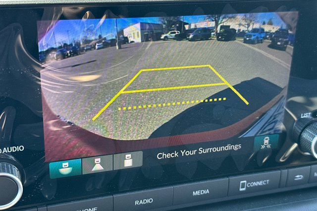 Vehicle image 21 of 33