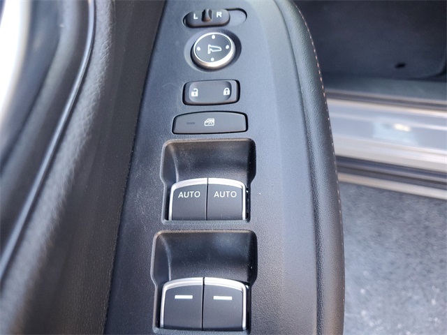 Vehicle image 23 of 35