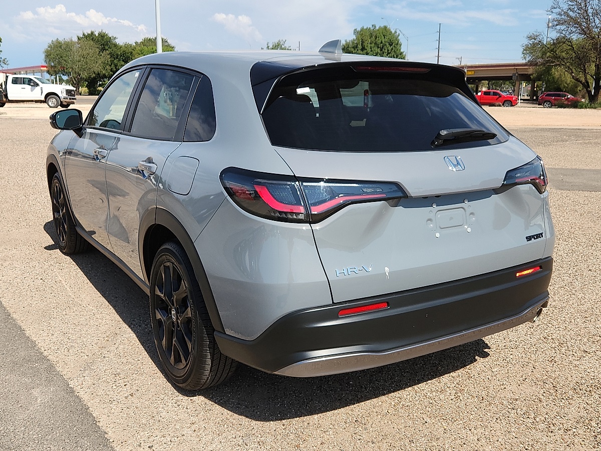 Vehicle image 4 of 12