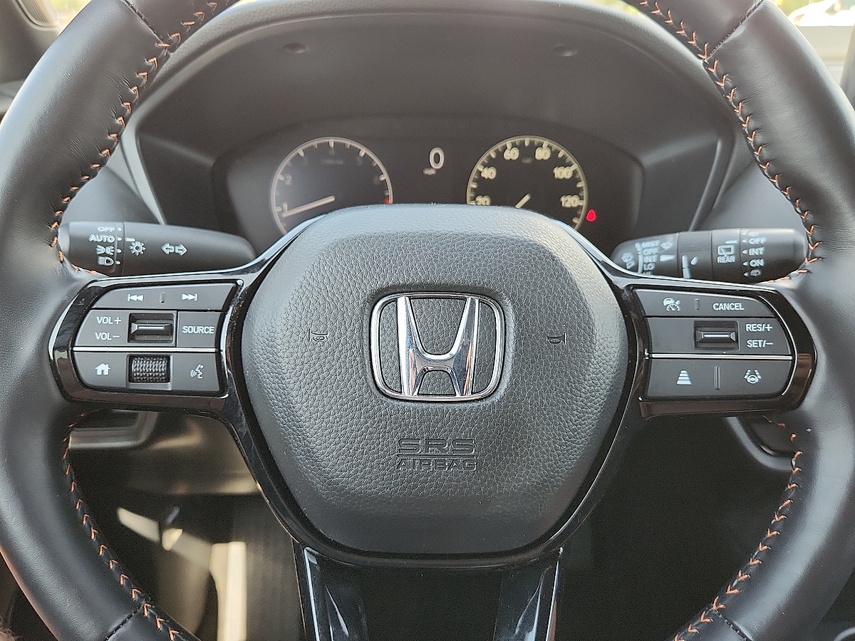 Vehicle image 8 of 12