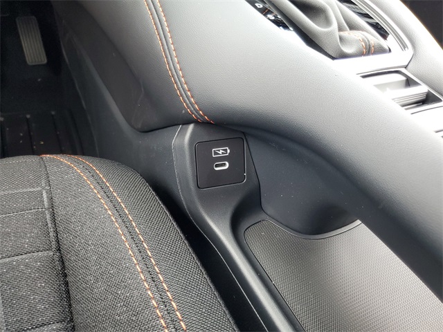Vehicle image 28 of 39