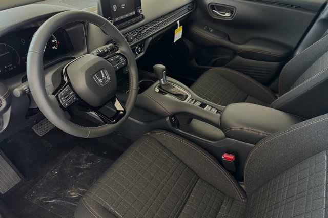Vehicle image 10 of 31