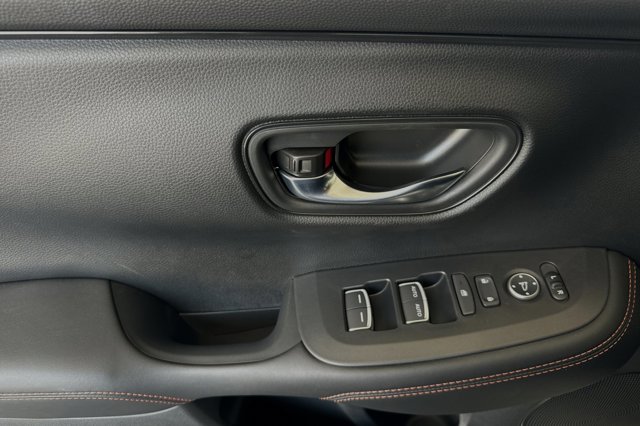Vehicle image 11 of 31