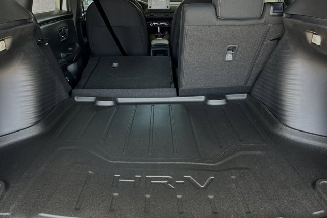 Vehicle image 17 of 31
