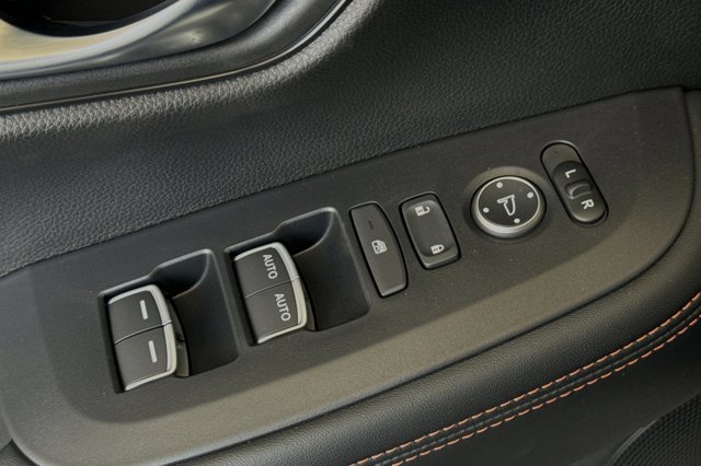 Vehicle image 12 of 31