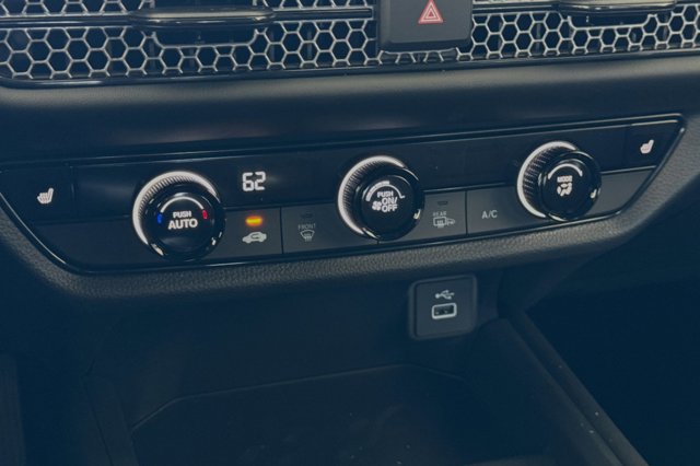 Vehicle image 23 of 31