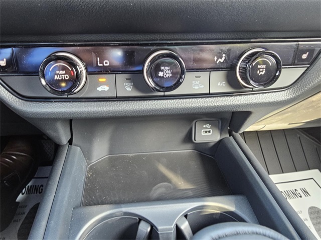 Vehicle image 12 of 15