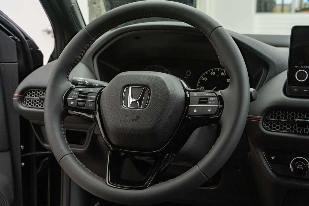 Vehicle image 17 of 28