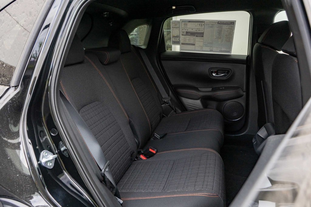 Vehicle image 13 of 28